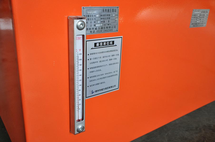 油箱液位計，可顯示溫度與儲油量